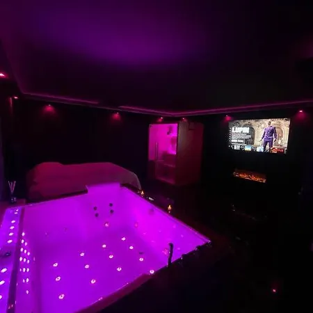 La Prestige Jacuzzi,sauna,netflix,disney דירה אמיינס