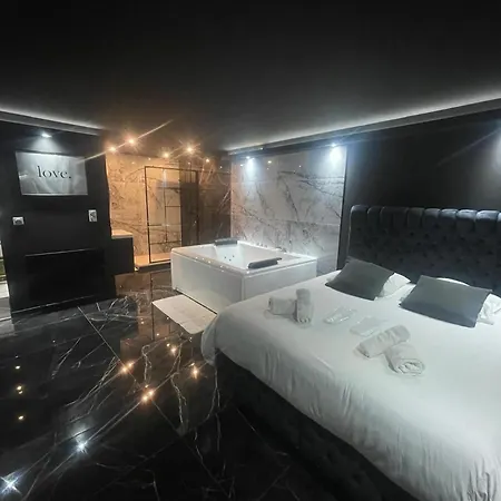 דירה La Prestige Jacuzzi,sauna,netflix,disney אמיינס