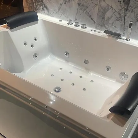 La Prestige Jacuzzi,sauna,netflix,disney דירה